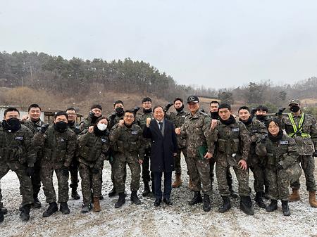 65기 기초군사훈련 대학총장님 격려